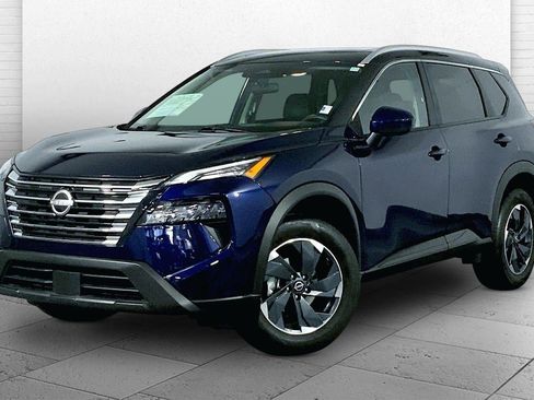 Used 2025 Nissan Rogue SV w/ SV Premium Package image 12