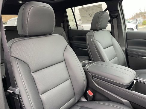 New 2026 Chevrolet Traverse LT w/ Sun and Wheel Package image 12