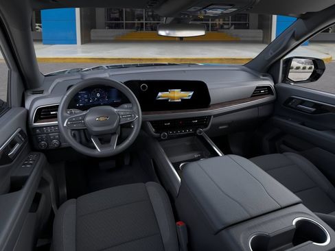 Used 2026 Chevrolet Suburban LS AWD/4WD image 15