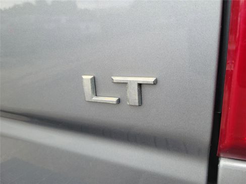 Used 2023 Chevrolet Silverado 1500 LT AWD/4WD image 7