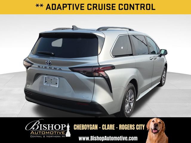 Used 2025 Toyota Sienna XLE FWD image 14
