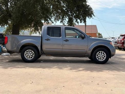 Used 2019 Nissan Frontier SV RWD image 2