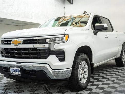 Used 2022 Chevrolet Silverado 1500 LT AWD/4WD image 3