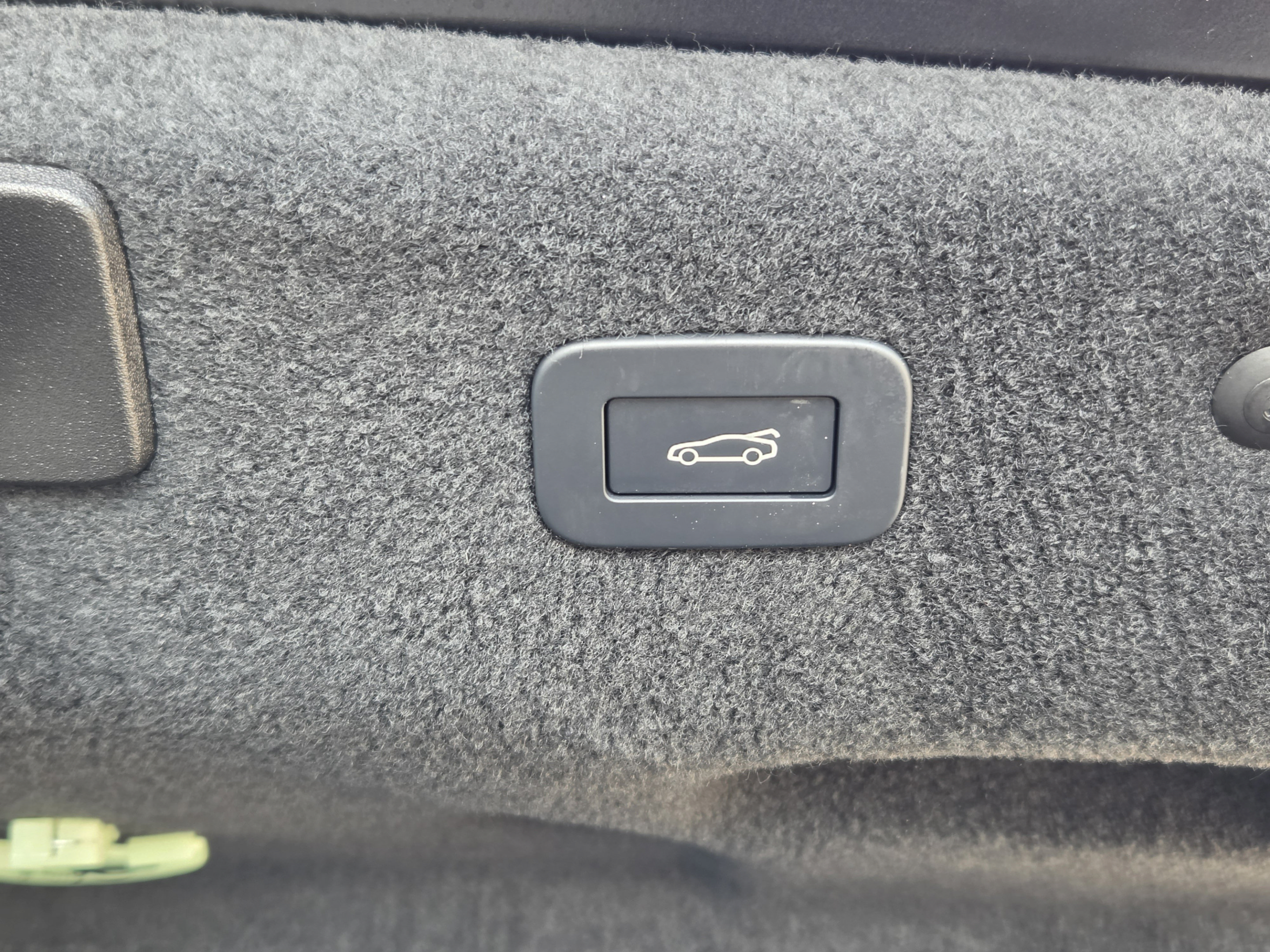 Certified 2024 Jaguar XF R-Dynamic SE AWD/4WD image 32