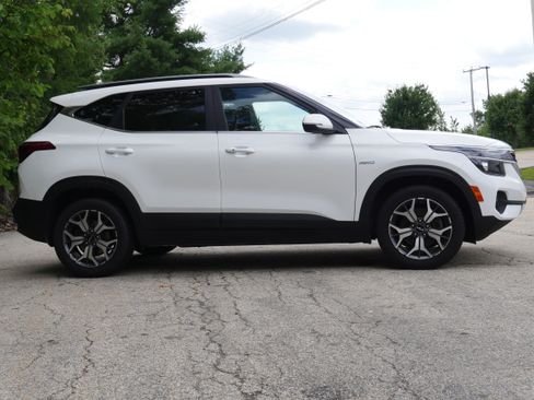 Certified 2022 Kia Seltos EX AWD/4WD image 7