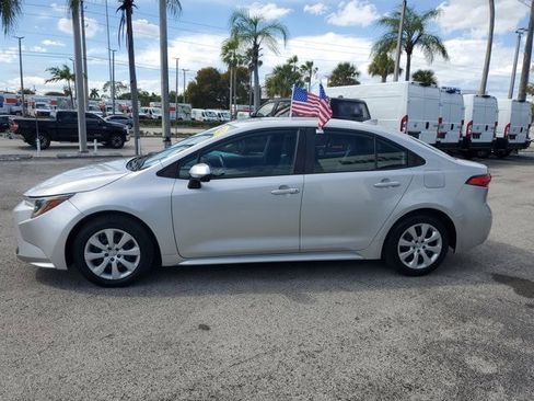 Used 2021 Toyota Corolla LE image 4