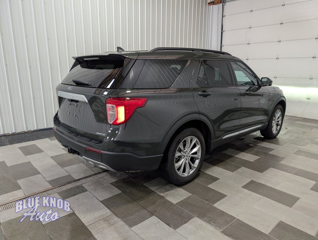 Used 2024 Ford Explorer XLT w/ Equipment Group 202A AWD/4WD image 4