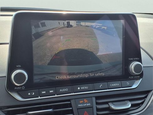 Used 2025 Nissan Altima 2.5 SV FWD image 11