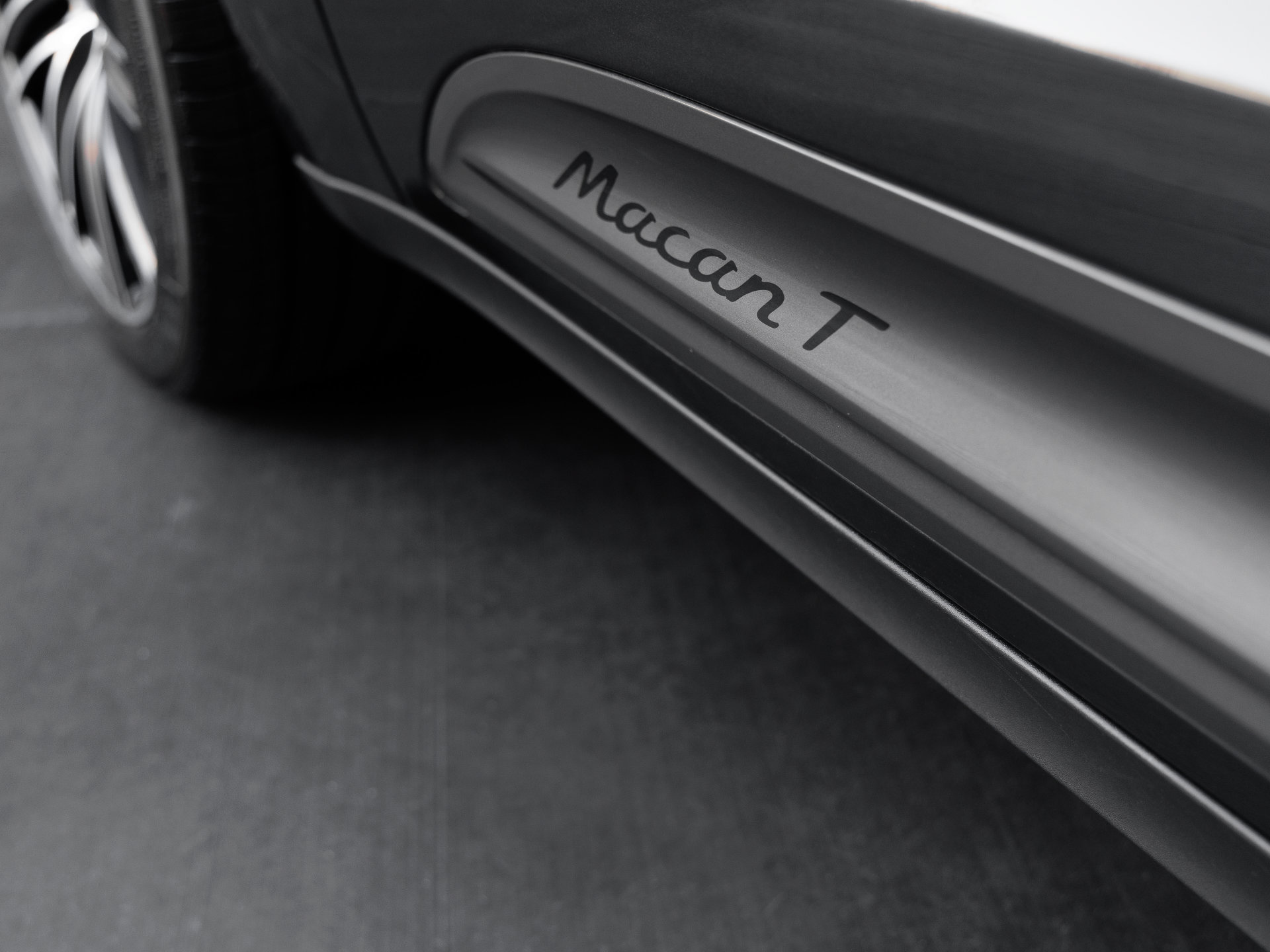 Certified 2026 Porsche Macan Turbo AWD/4WD image 13