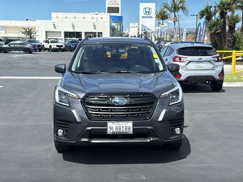 Used 2024 Subaru Forester Premium AWD/4WD image 2