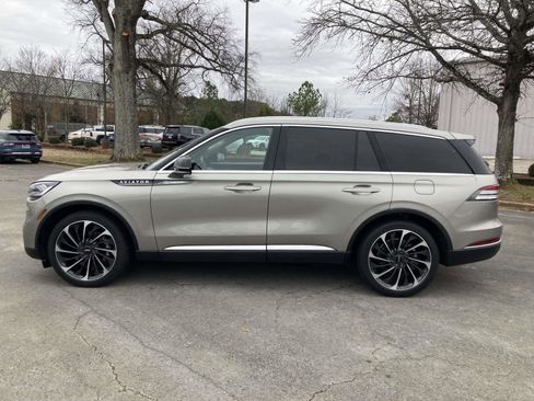 Used 2023 Lincoln Aviator Reserve w/ Equipment Group 201A image 8