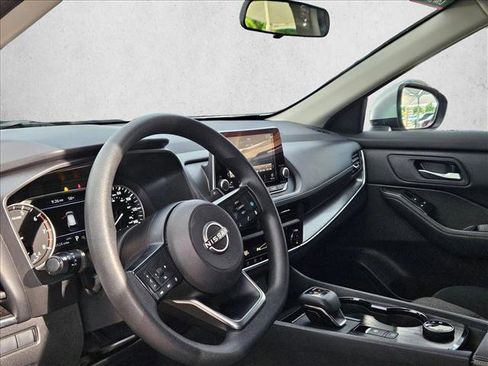 Used 2024 Nissan Rogue SV image 9