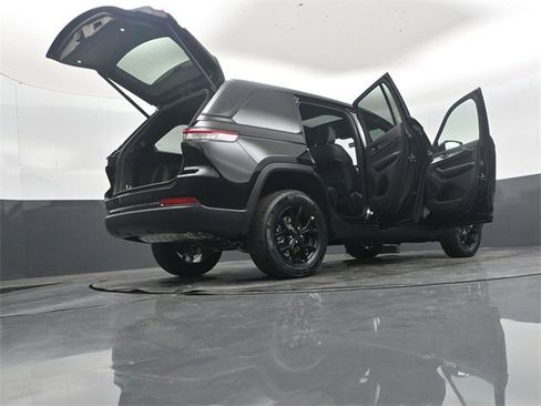 New 2025 Jeep Grand Cherokee Altitude image 50