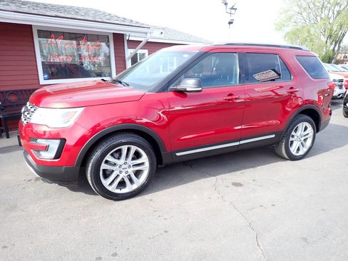Used 2016 Ford Explorer XLT w/ Equipment Group 202A AWD/4WD image 3
