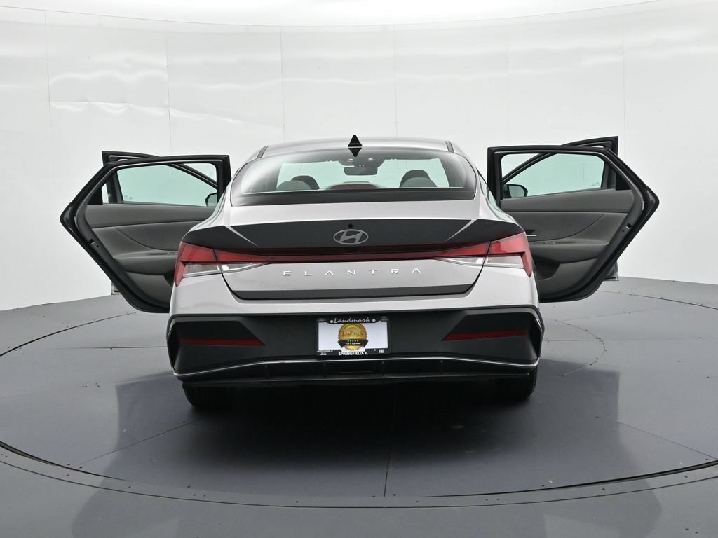 Used 2024 Hyundai Elantra SEL FWD image 25