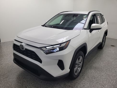 Certified 2025 Toyota RAV4 XLE AWD/4WD image 2