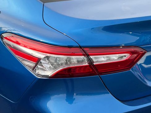 Used 2019 Toyota Camry XLE w/ Sunroof Package image 20