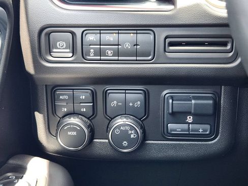 Certified 2024 Chevrolet Suburban RST w/ Luxury Package AWD/4WD image 22
