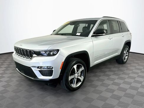 Certified 2024 Jeep Grand Cherokee Limited AWD/4WD image 6