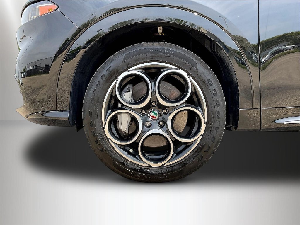 Used 2024 Alfa Romeo Tonale Ti AWD/4WD image 32