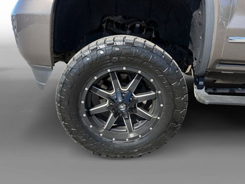 Used 2015 GMC Sierra 2500 Denali w/ Duramax Plus Package AWD/4WD image 9