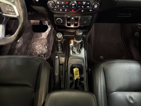 Used 2021 Jeep Wrangler Unlimited Sahara w/ Uconnect 4C Nav & Sound Group AWD/4WD image 33