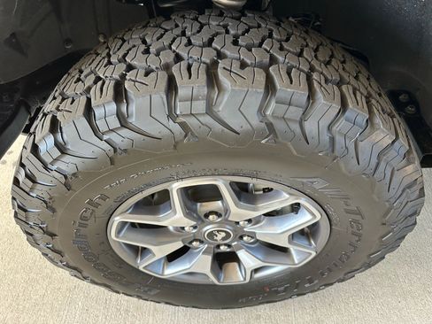 Certified 2025 Ford Bronco Badlands image 8