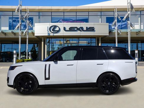 Used 2023 Land Rover Range Rover SE image 3