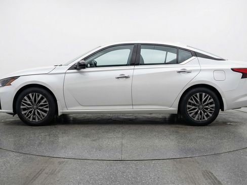 Used 2025 Nissan Altima 2.5 SV image 5