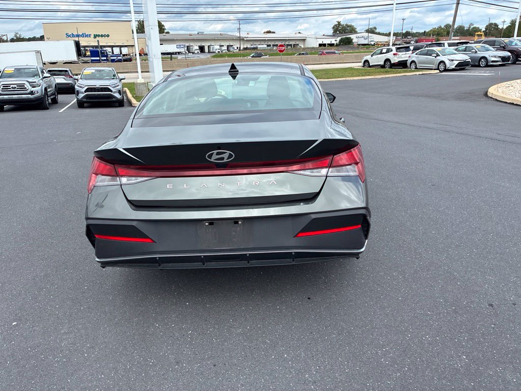 Used 2024 Hyundai Elantra SEL FWD image 11