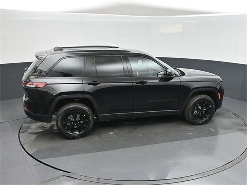 New 2025 Jeep Grand Cherokee Altitude image 27