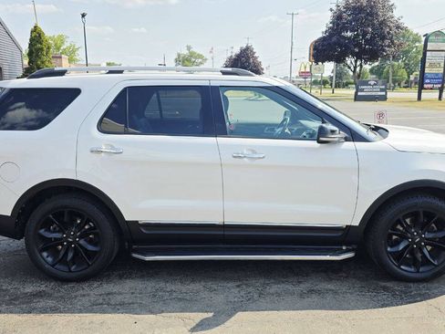 Used 2014 Ford Explorer XLT w/ Equipment Group 202A AWD/4WD image 7