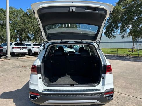 Certified 2023 Volkswagen Taos SE FWD image 44