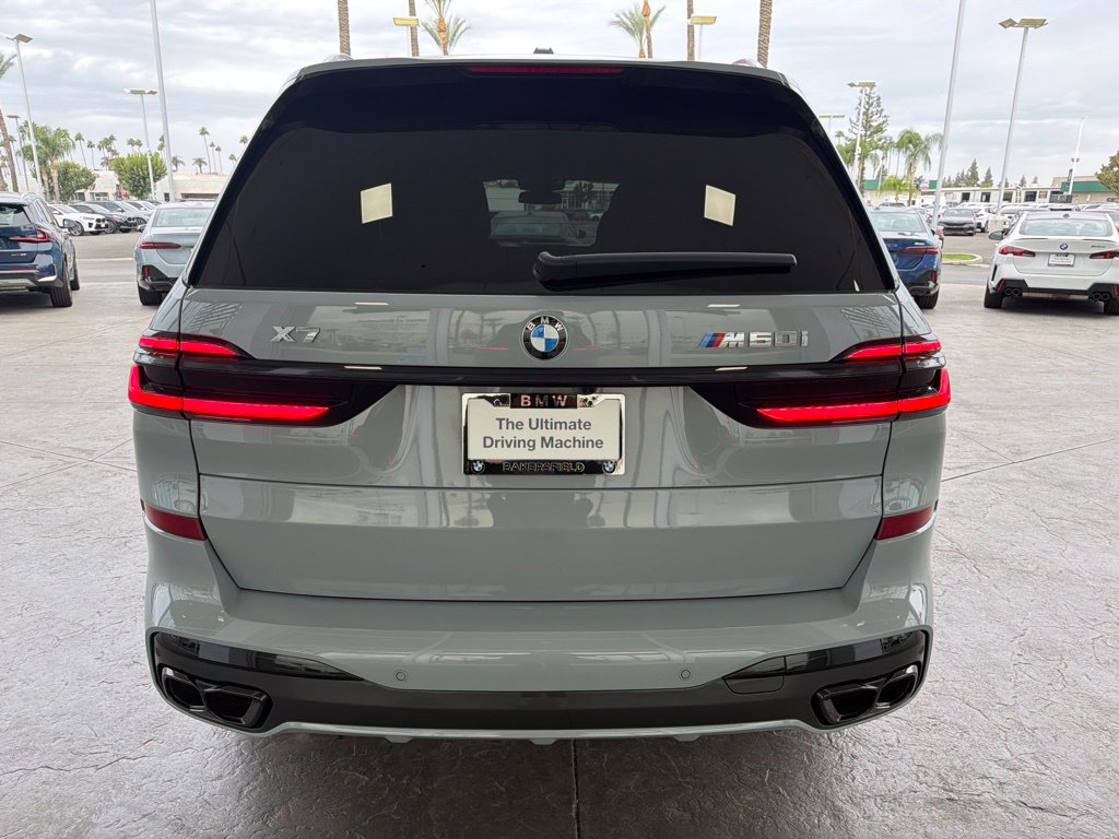 Used 2025 BMW X7 M60i AWD/4WD image 4