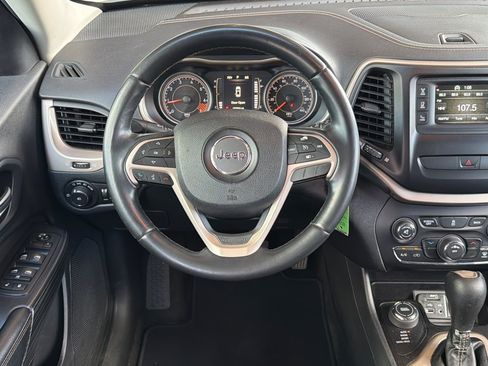 Used 2015 Jeep Cherokee Latitude AWD/4WD image 16