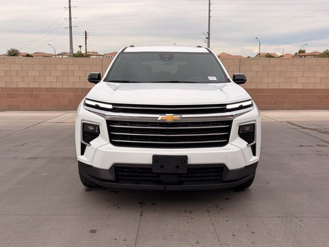 Used 2025 Chevrolet Traverse LT FWD image 3