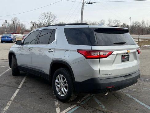 Used 2021 Chevrolet Traverse LT image 3