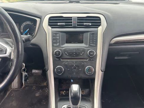 Used 2016 Ford Fusion SE w/ Equipment Group 202A FWD image 18