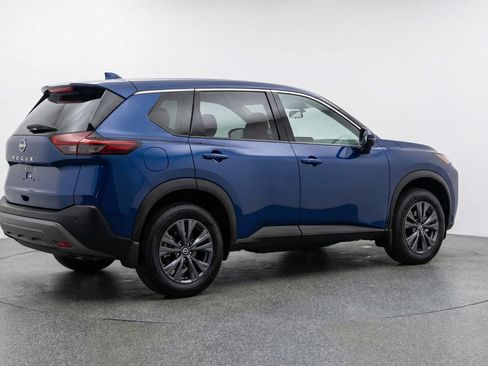 Used 2025 Nissan Rogue SV image 9