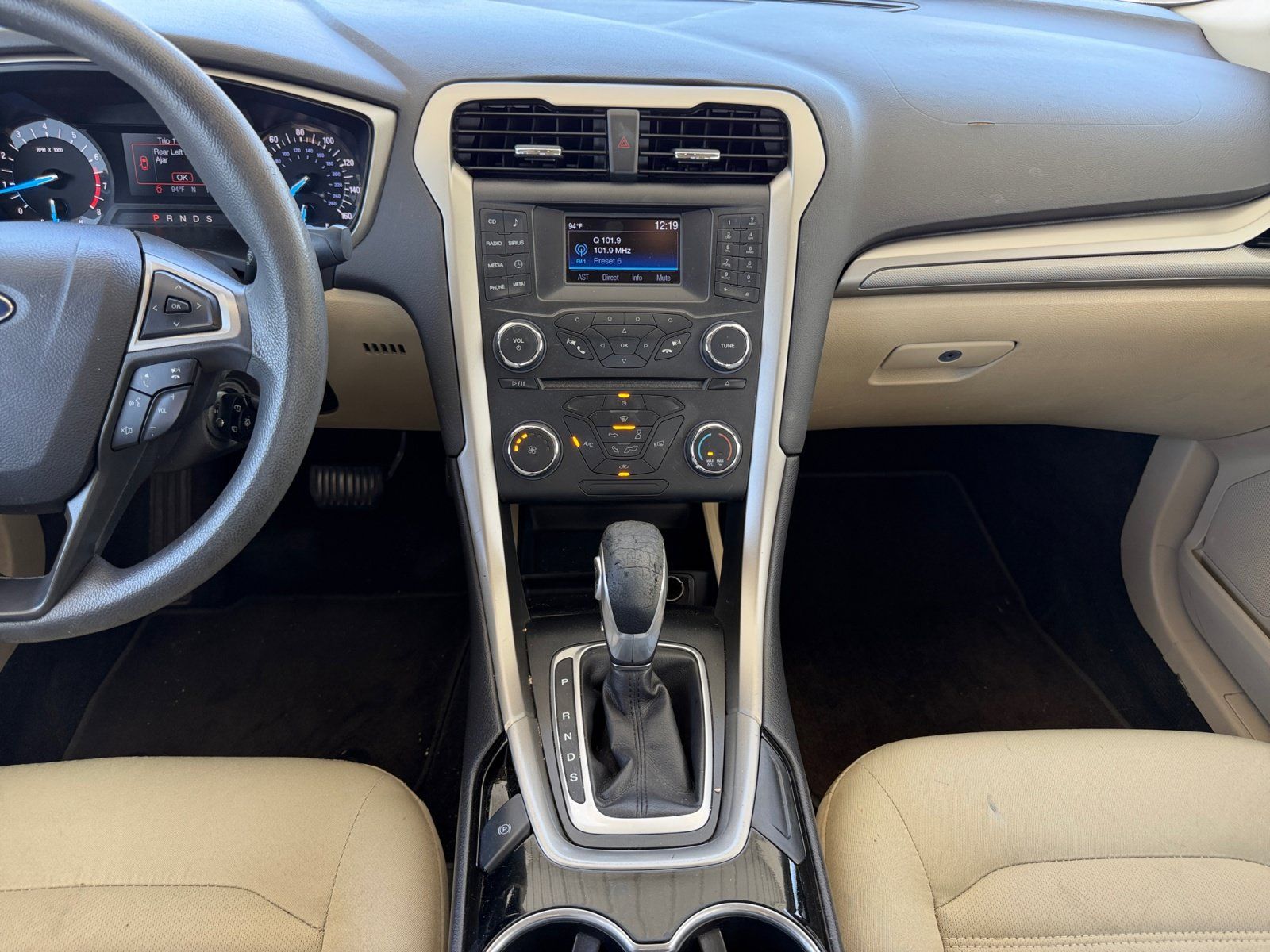 Used 2015 Ford Fusion SE FWD image 12