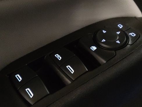 Used 2024 Chevrolet Equinox LS image 27