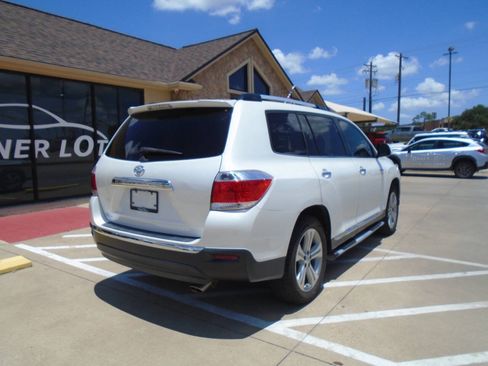 Used 2012 Toyota Highlander Limited w/ Tow Pkg FWD image 8