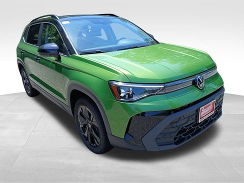 New 2026 Volkswagen Taos SE FWD image 7