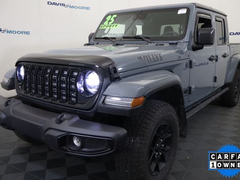 Used 2025 Jeep Gladiator Sport AWD/4WD image 12