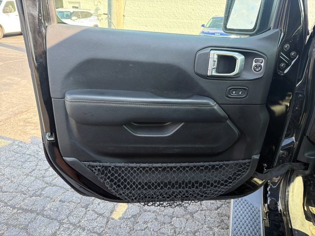 Used 2020 Jeep Wrangler Unlimited Sahara AWD/4WD image 11
