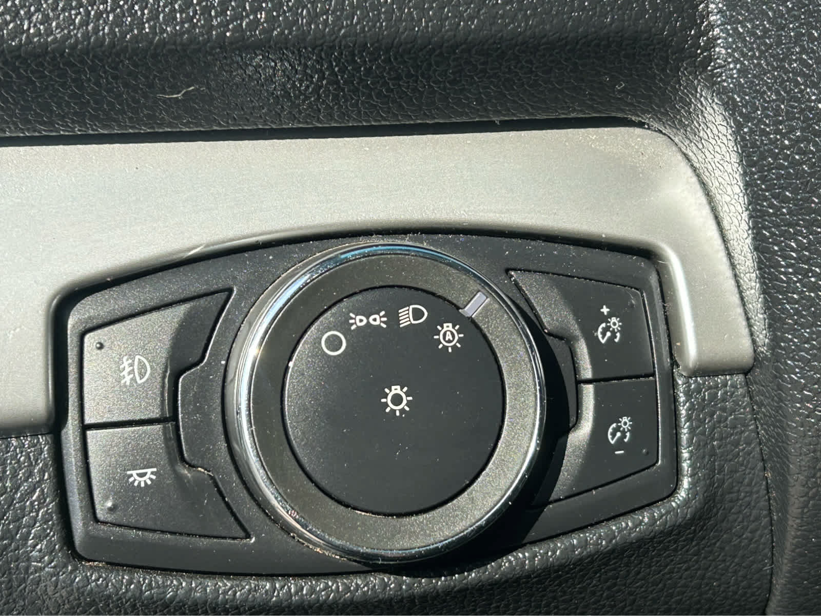 Used 2016 Ford Explorer XLT w/ Equipment Group 202A AWD/4WD image 19