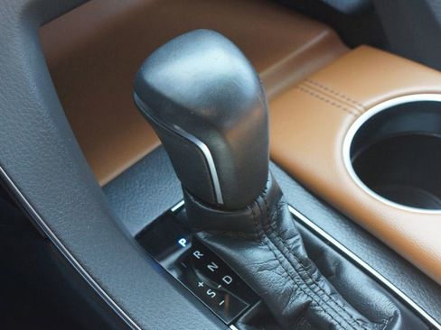 Used 2021 Toyota Avalon Limited image 13