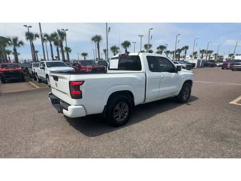 Used 2025 Nissan Frontier SV w/ SV Convenience Package RWD image 3