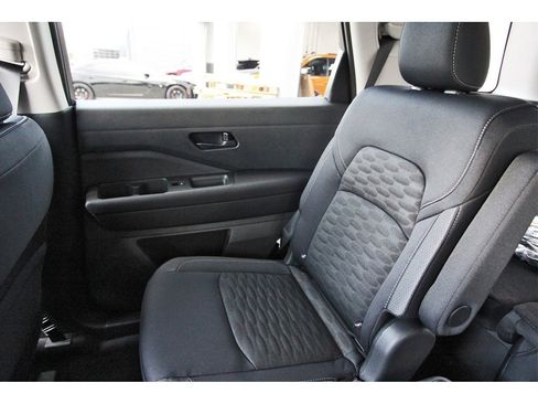 New 2025 Nissan Pathfinder SV w/ SV Premium Package image 9