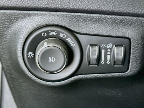 Used 2018 Jeep Compass Limited w/ Navigation Group AWD/4WD image 17